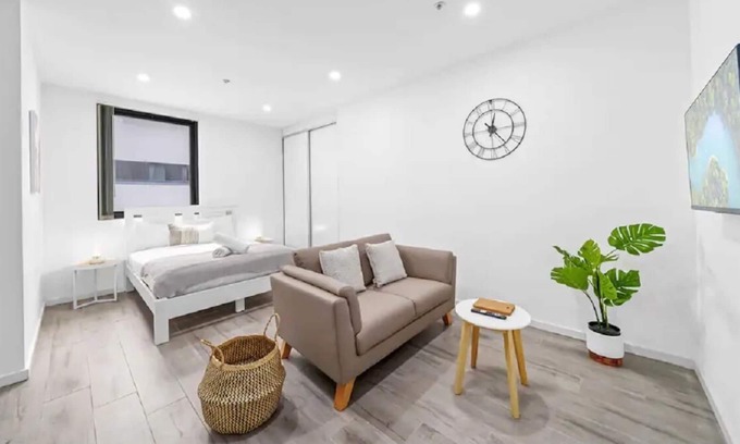 Burwood Apartment | Lovely 1Bed Studio at Burwood | MHS