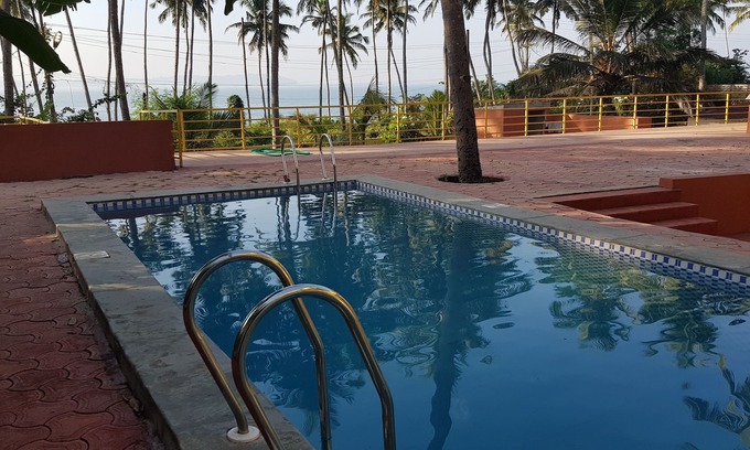Reis Magos Apartment | Lovely 1bhk sea facing apartment with pool