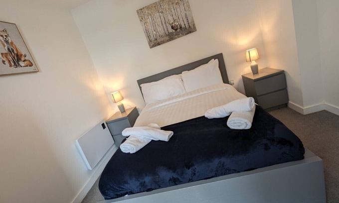 Old Trafford Apartment | Lovely 1BR Penthouse near MCR Stadiums