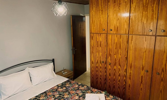 Troezen Apartment | Lovely 2 Bd Home in the Heart of Troezen