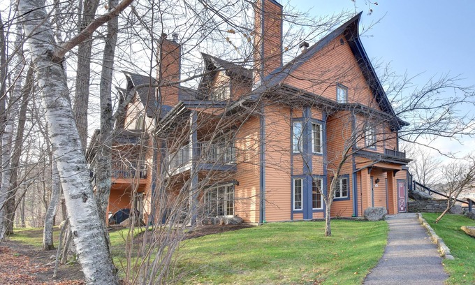 Mont-Tremblant Condo | Lovely 2 bdrms 2 baths 10 mins walk or free shuttles to village Mont-Tremblant