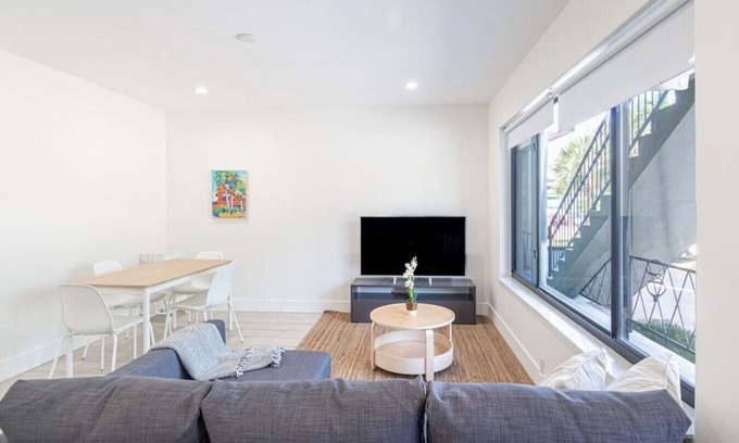 Bay Harbor Islands Apartment | Lovely 2 bed 1 bath apartment 2 min away of beach!