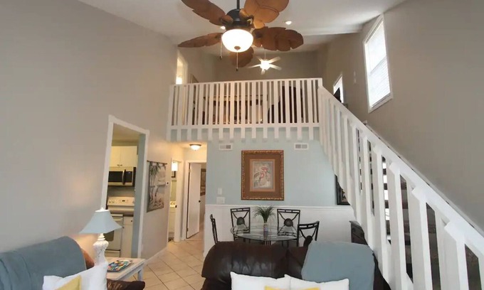 Summer Breeze House | Lovely 2 bedroom in gated horizon southnn