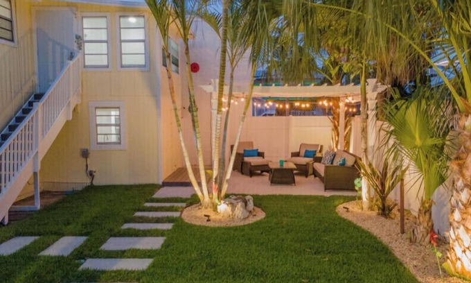 Bradenton Beach Apartment | Lovely 2 bedroom apartment