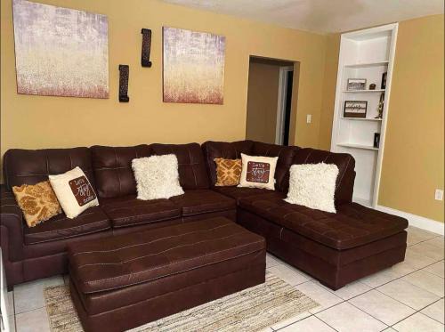 Sunrise Apartment | Lovely 2 Bedroom Condo With Free Parking & Wifi!