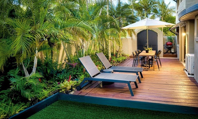Noosa Heads Apartment | Lovely 2 bedroom ground floor apartment in Noosa Heads with generous private courtyard.