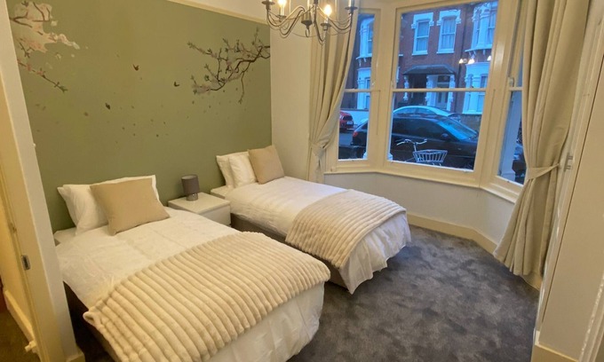 Northcote Apartment | Lovely 2 bedroom home near Central London