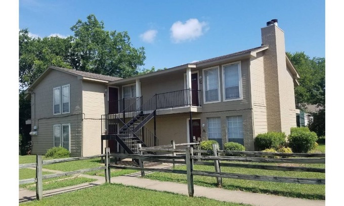Midlothian Apartment | Lovely 2 bedroom in Midlothian, 3 minutes from downtown.