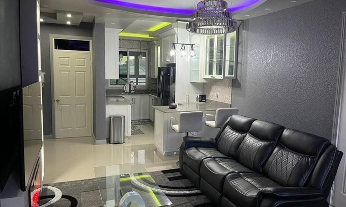 Havendale Apartment | Lovely 2 Bedroom Rental unit with pool & jacuzzi