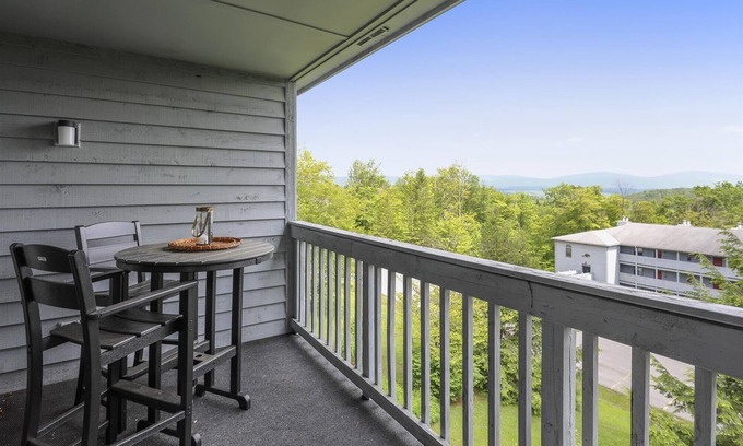 Davis Condo | Lovely 2 bedroom condominium offers a spectacular view for a great price.