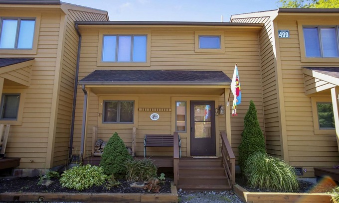 Davis Condo | Lovely 2 bedroom condo is sure to be the perfect reminder. You Gotta Getaway!