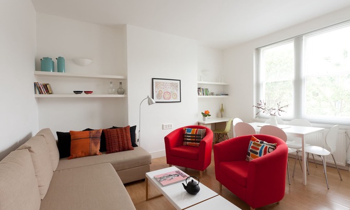 Queen's Park Apartment | LOVELY 2 BR 1BA APARTMENT 15 min to Oxford Street