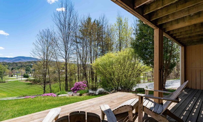 Stowe Area Condo | Lovely 2BR, 2BA Condo Near All Attractions. Hypoallergenic dogs OK with approval