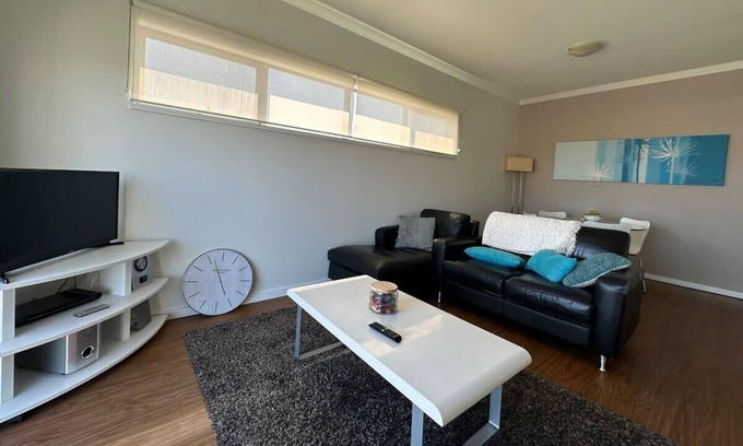 Subiaco Apartment | Lovely 2BR Apartment in West Perth with Parking!