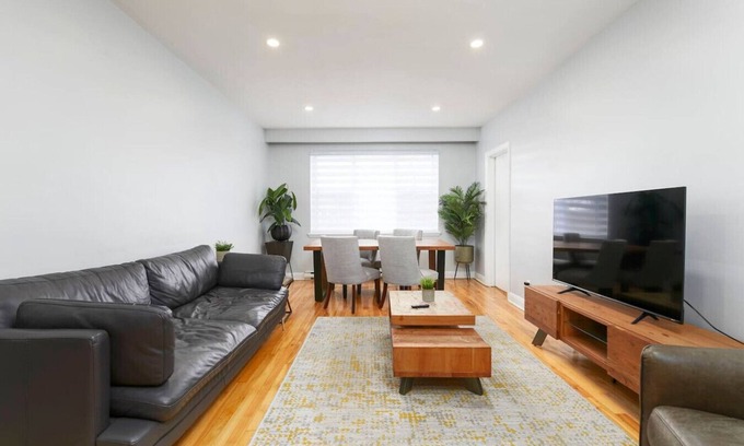Cote-Des-Neiges—Notre-Dame-De-Grace Apartment | Lovely 2BR on Walkley