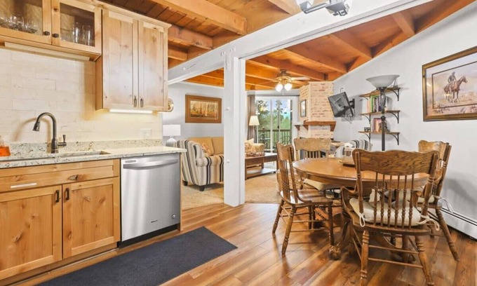 Wildernest Condo | Lovely 2BR Silverthorne Condo w/ Balcony, Views!