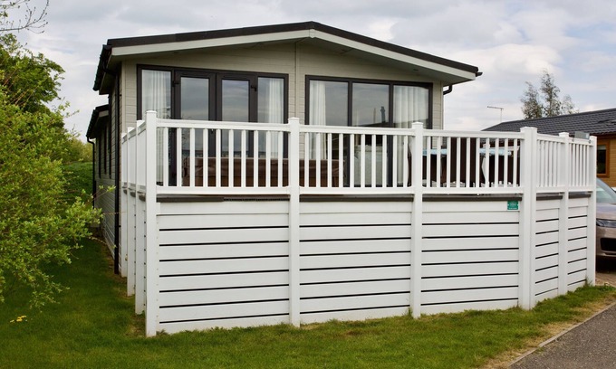 Ely Cabin | Lovely 3-Bed Cottage in Ely