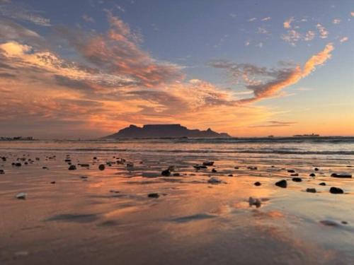 Blouberg Rise Apartment | Lovely 3 bed home, 10 minute walk from the beach