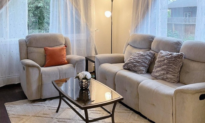 Northeast Anchorage Apartment | Lovely 3 Bedroom Apartment Near JBER