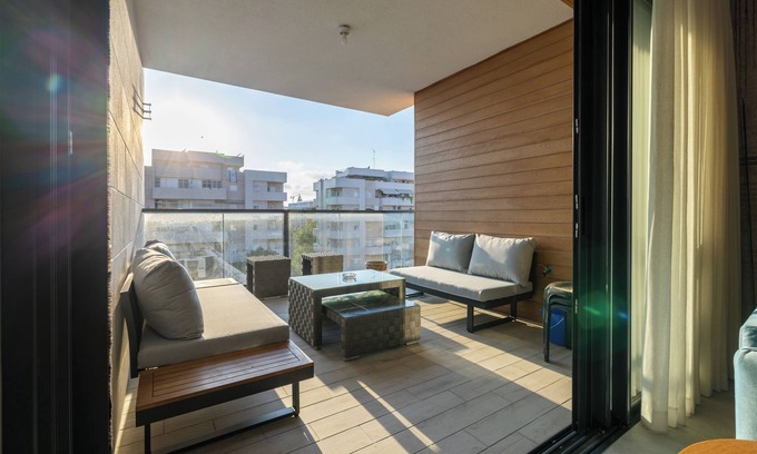 Ra'ananna Apartment | Lovely 3-bedroom apartment in Ra'anana with WiFi and AC
