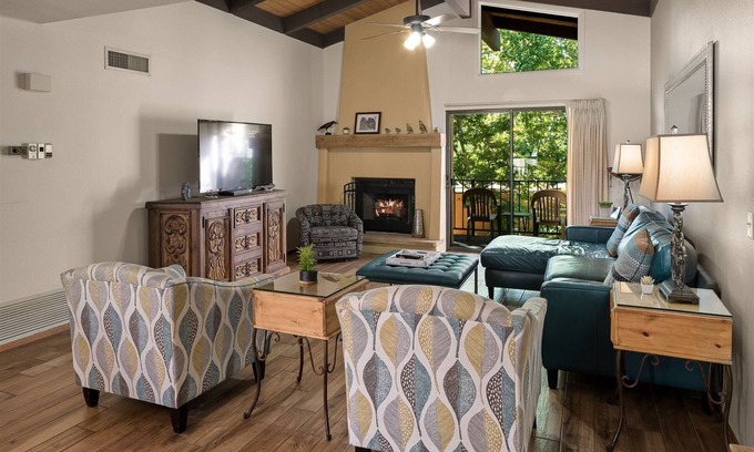 Oak Creek House | Lovely 3 Bedroom Condo, New Furnishings! Oak Creek Estados - OCE F12 - S064