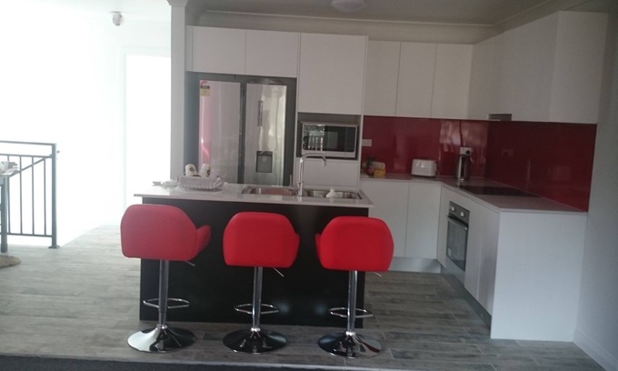 Jindabyne House | Lovely 3 Bedroom Townhouse for your Snowy Season Holiday.