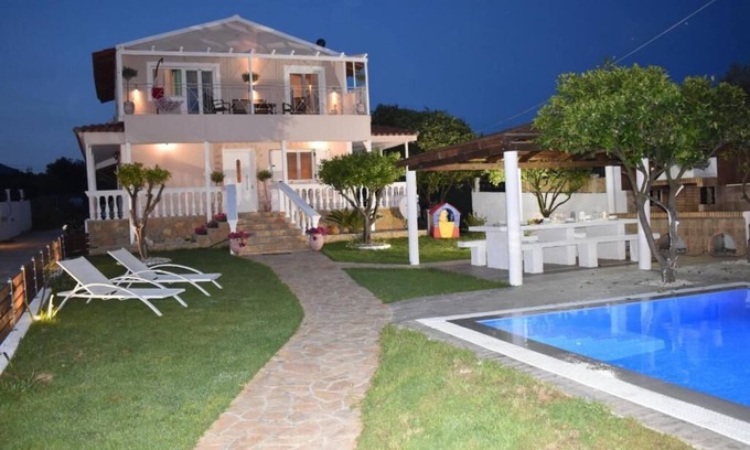 Chalikounas Villa | Lovely 3 bedroom villa with private pool, BBQ few minutes away from the beach.