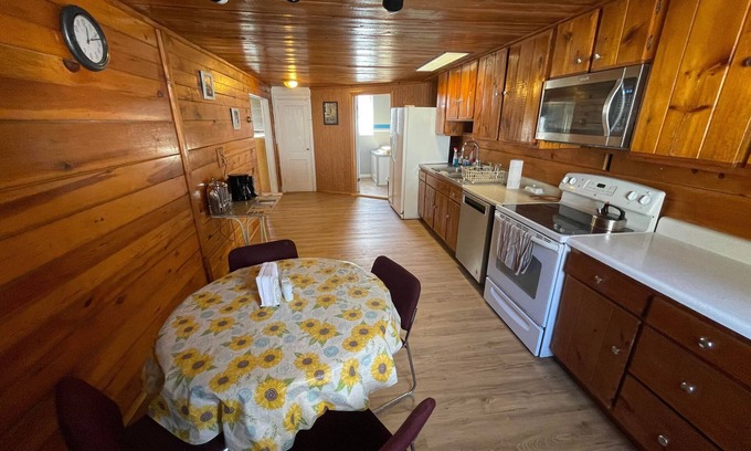 Limestone Apartment | Lovely 3 Br, Outdoorsman's Haven, Sled Access/ATV