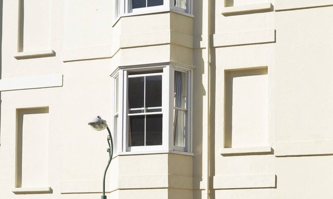 Hove House | Lovely 4 bed house 200mtrs from the beach.