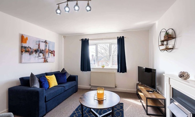 Kirk Sandall House | Lovely 4 Bedroom Home w Parking Near Doncaster