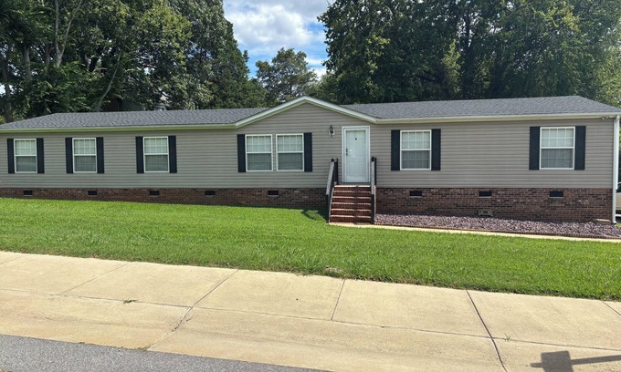 Clarksville House | Lovely 4-bedroom house in Clarksville walking distance to downtown activities