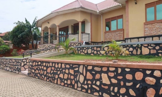 Kampala House | Lovely 5-Bed House in Ndejje Kampala