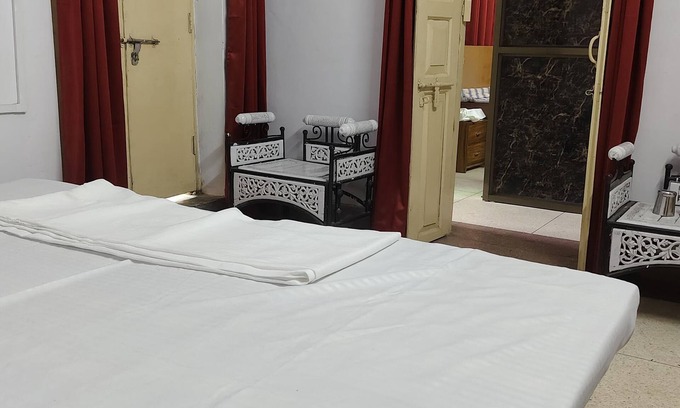 Varanasi House | Lovely 7-bedroom house with AC in Varanasi