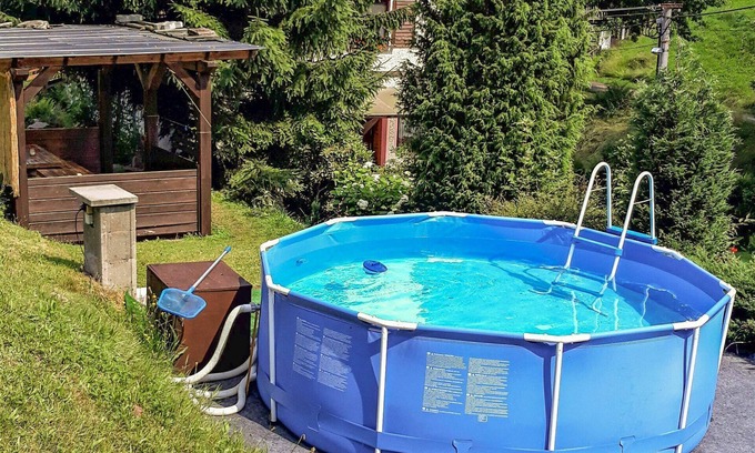 Starkov Villa | Lovely apartment in villa for 4 people with pool, WIFI, TV, patio, pets allowed and parking