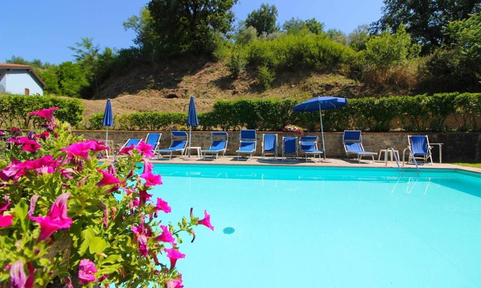 Castelfranco Piandisco Apartment | Lovely apartment for 3 people with pool, WIFI and pets allowed