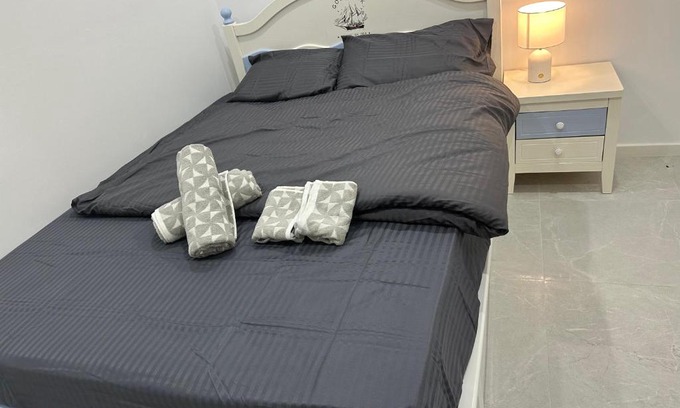 Hinchinbrook House | Lovely and cosy brandnew room if no one book in other 2 rooms you willl stay by yourself in the whole house