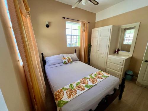 Canefield Apartment | Lovely and cozy 2 bedroom apt with oceanic view