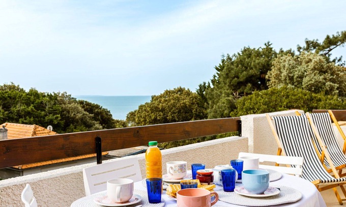 Saint-Palais-sur-Mer Apartment | Lovely apartment for 5 people with WIFI, TV, balcony and parking