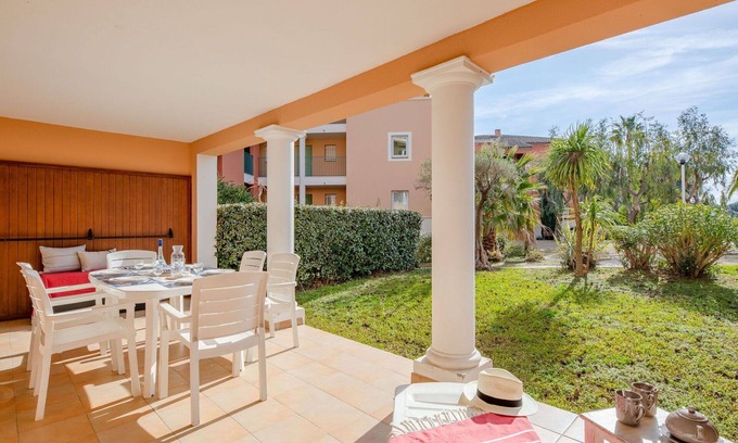 Les Issambres Apartment | Lovely apartment for 6 people with A/C, WIFI, pool, TV, terrace and parking
