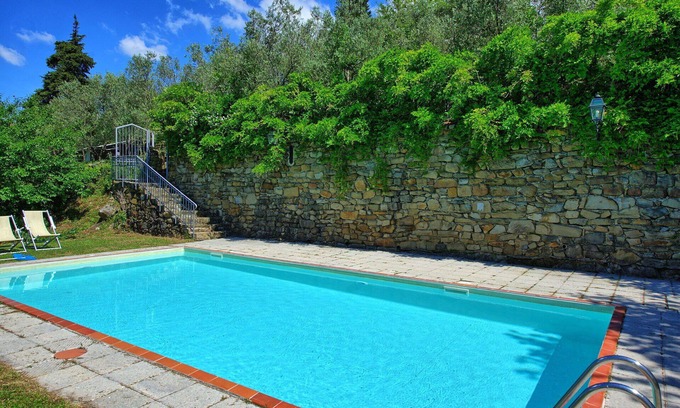 Greve in Chianti Apartment | Lovely apartment with WIFI, pool, TV, pets allowed and parking, close to Greve In Chianti