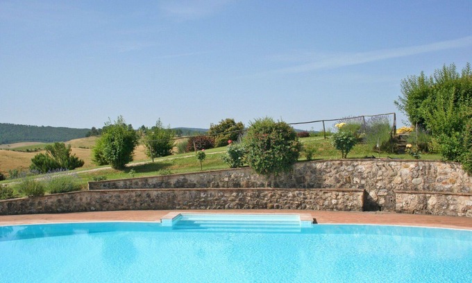 Monteroni d'Arbia Apartment | Lovely apartment for 5 people with pool, WIFI, panoramic view and parking, close to Siena