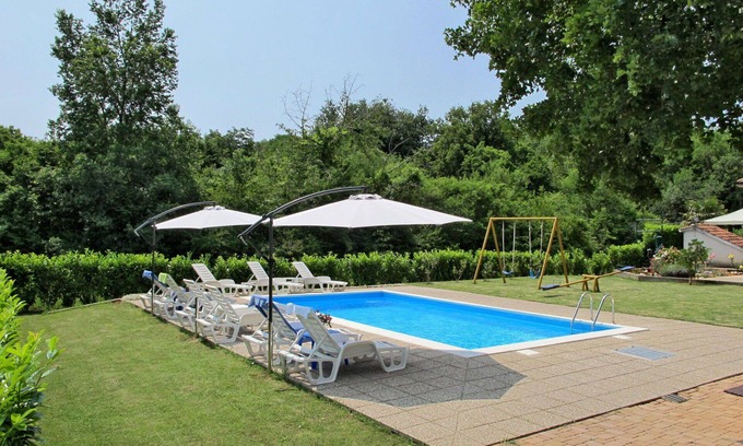 Sveti Vid Dobrinjski Apartment | Lovely apartment for 4 guests with A/C, WIFI, pool, TV, patio and pets allowed