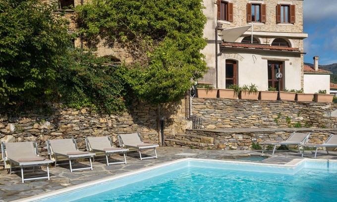 Novelli Apartment | Lovely apartment for 8 people with pool, WIFI, TV, patio, pets allowed and panoramic view