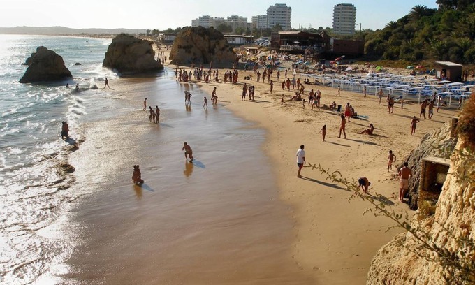 Alvor Apartment | Lovely Apartment Alvor With Sea Views And Roof Top Communal Pool
