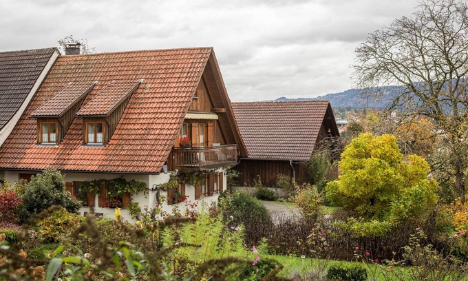 Aschach Apartment | Lovely Apartment ‘Apfelblüte’ on Farm House with Balcony and Mountain View