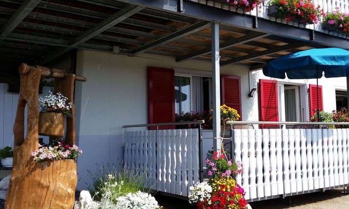 Les Breuleux Apartment | Lovely apartment for 5 guests with WIFI, pool, TV, balcony and parking