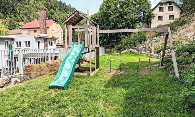 Desna Apartment | Lovely apartment for 4 people with pool, WIFI, TV, patio and parking