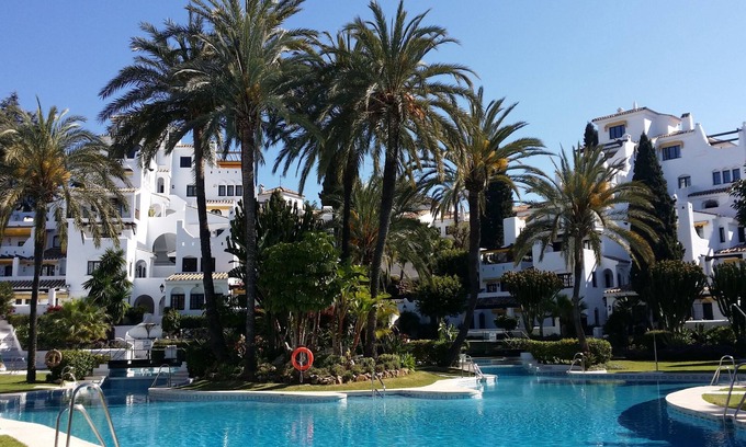 Marbella Apartment | Lovely apartment in tropical garden, walking distance to Puerto Banus and beach