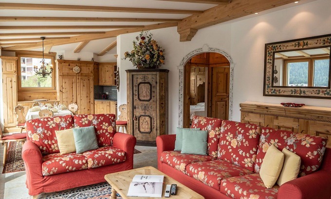 St. Moritz Apartment | Lovely apartment for 4 guests with WIFI, TV, terrace and parking