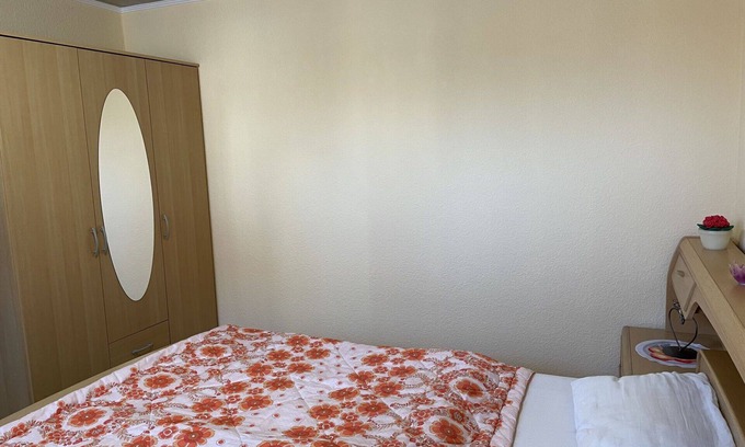 Mirow Apartment | Lovely apartment for 2 people with TV, patio, pets allowed and parking